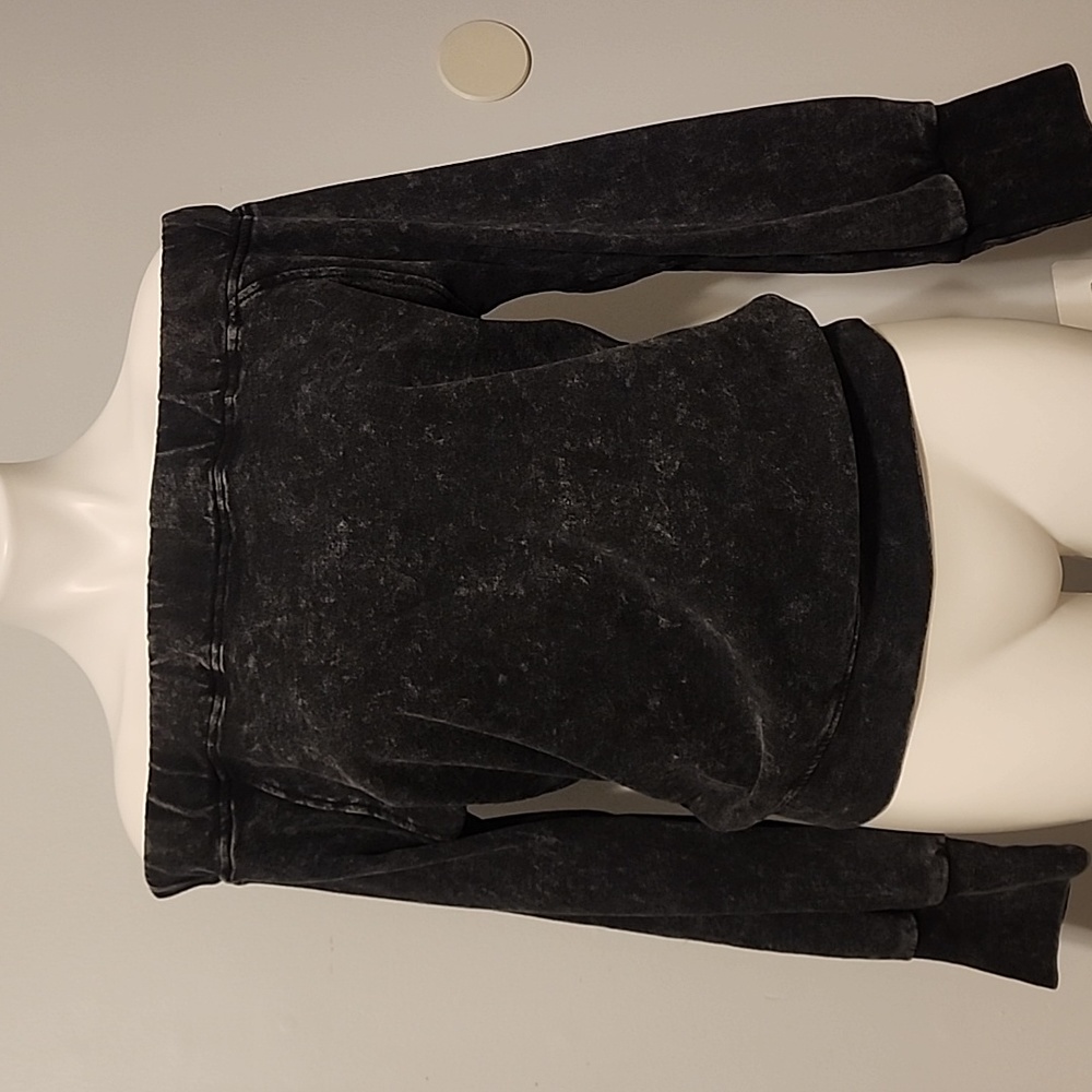 Buckle off the shoulder longsleeve